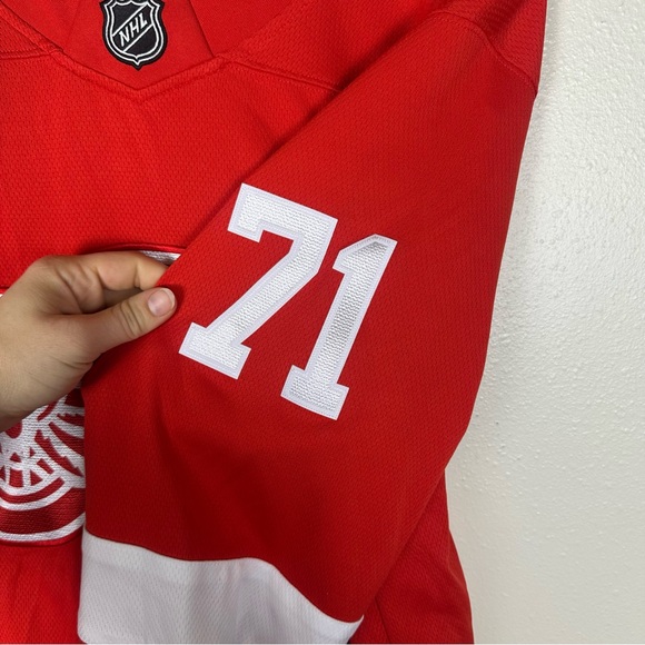 FANATICS NHL Dylan Larkin Detroit Red Wings Fanatics Hockey Jersey Red - Picture 5 of 7